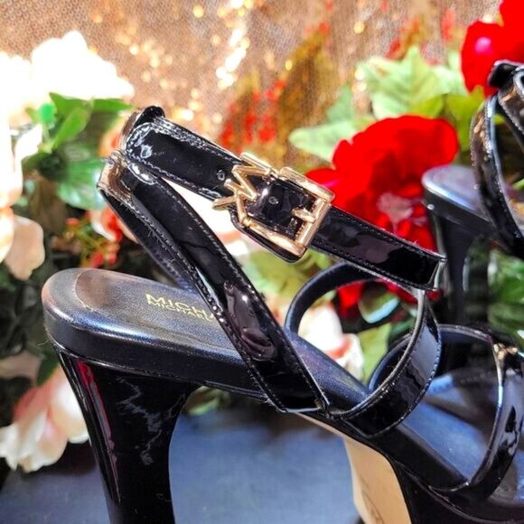 Michael Kors Paola Faux Patent Leather Sandal with dustbag - Picture 7 of 9